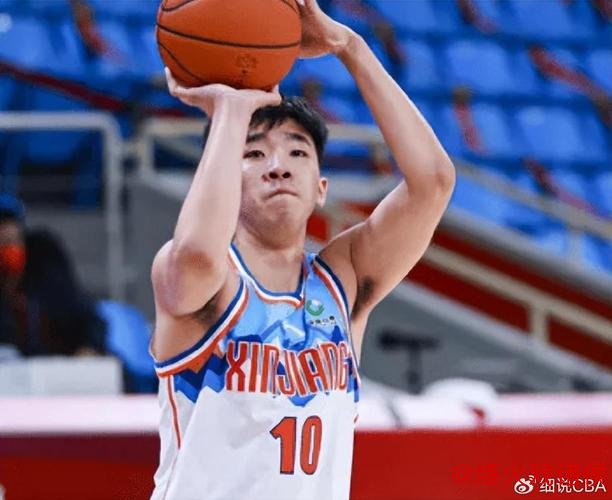 媒体人:新疆队刘懿霆体测时膝盖受伤 媒体人:新疆队刘懿霆体测时膝盖受伤