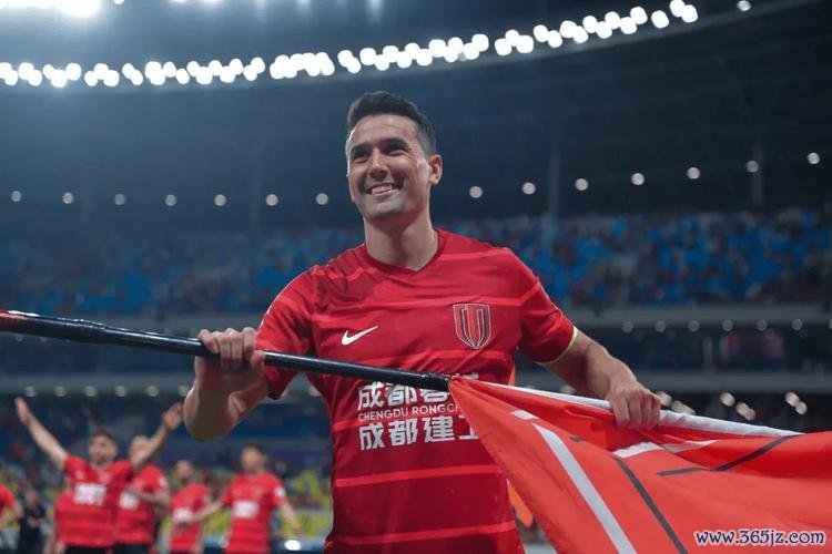 蓉城队长周定洋本轮跑动13498米领跑全场 连续5轮称霸 蓉城队长周定洋本轮跑动13498米领跑全场 连续5轮称霸